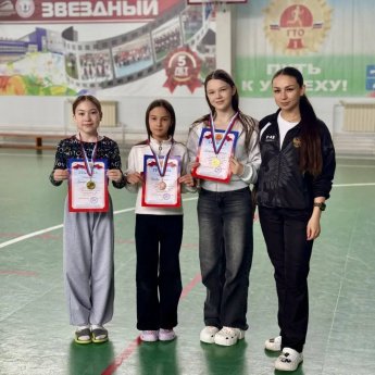 Наши пловчихи — лучшие на соревнованиях в Николаевке!